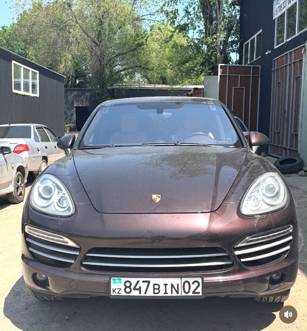 Замена лобового стекла Porsche Cayenne в Алматы